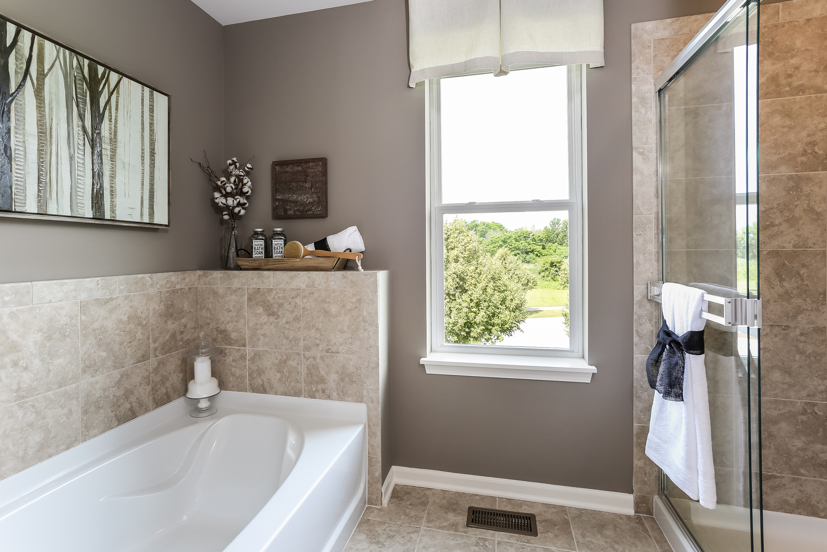 971 Redcliff Road New Lenox, IL 60451 - Photo 27 of 51 a bathroom with a bathtub and a window