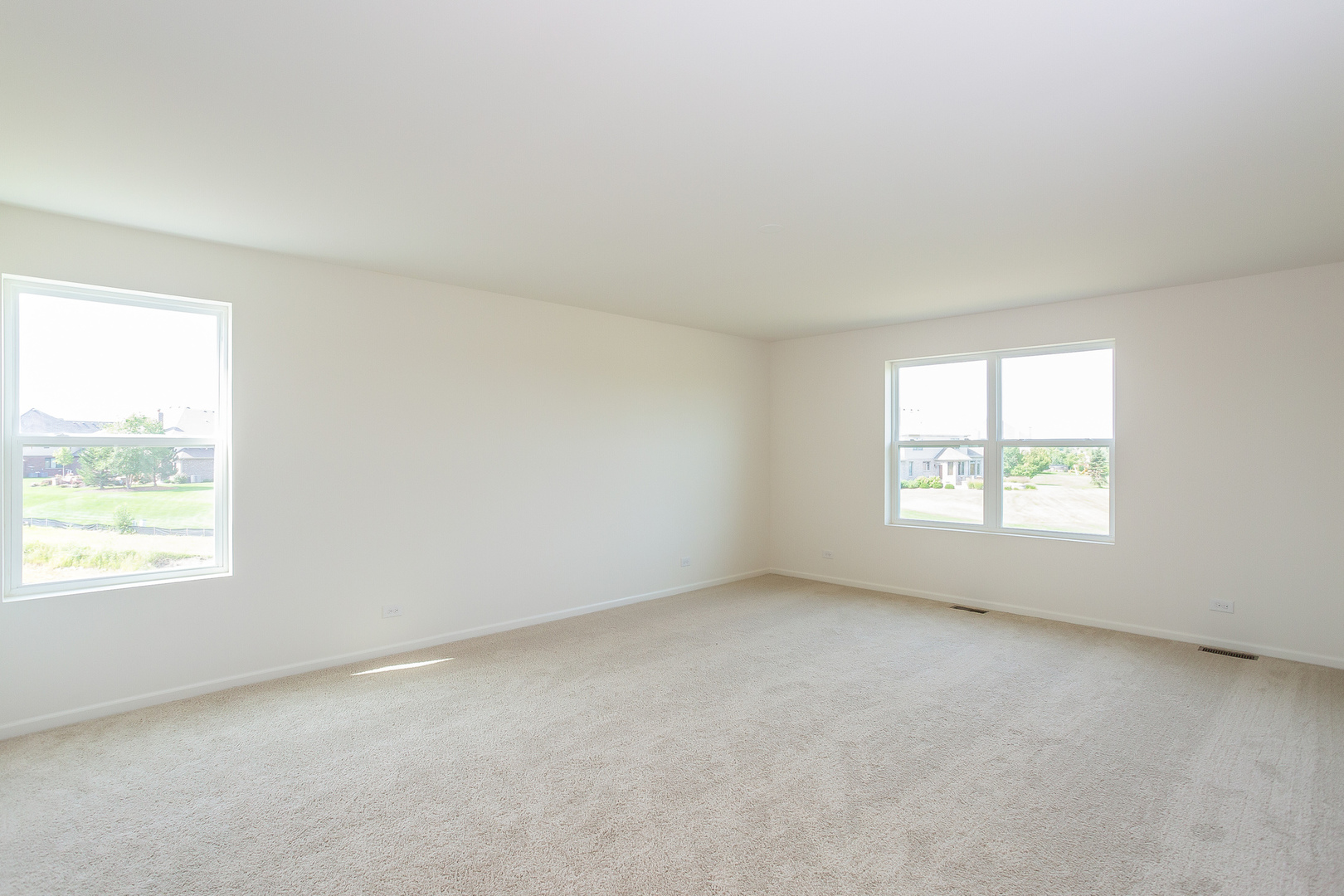 971 Redcliff Road New Lenox, IL 60451 - Photo 8 of 51 an empty room with a window