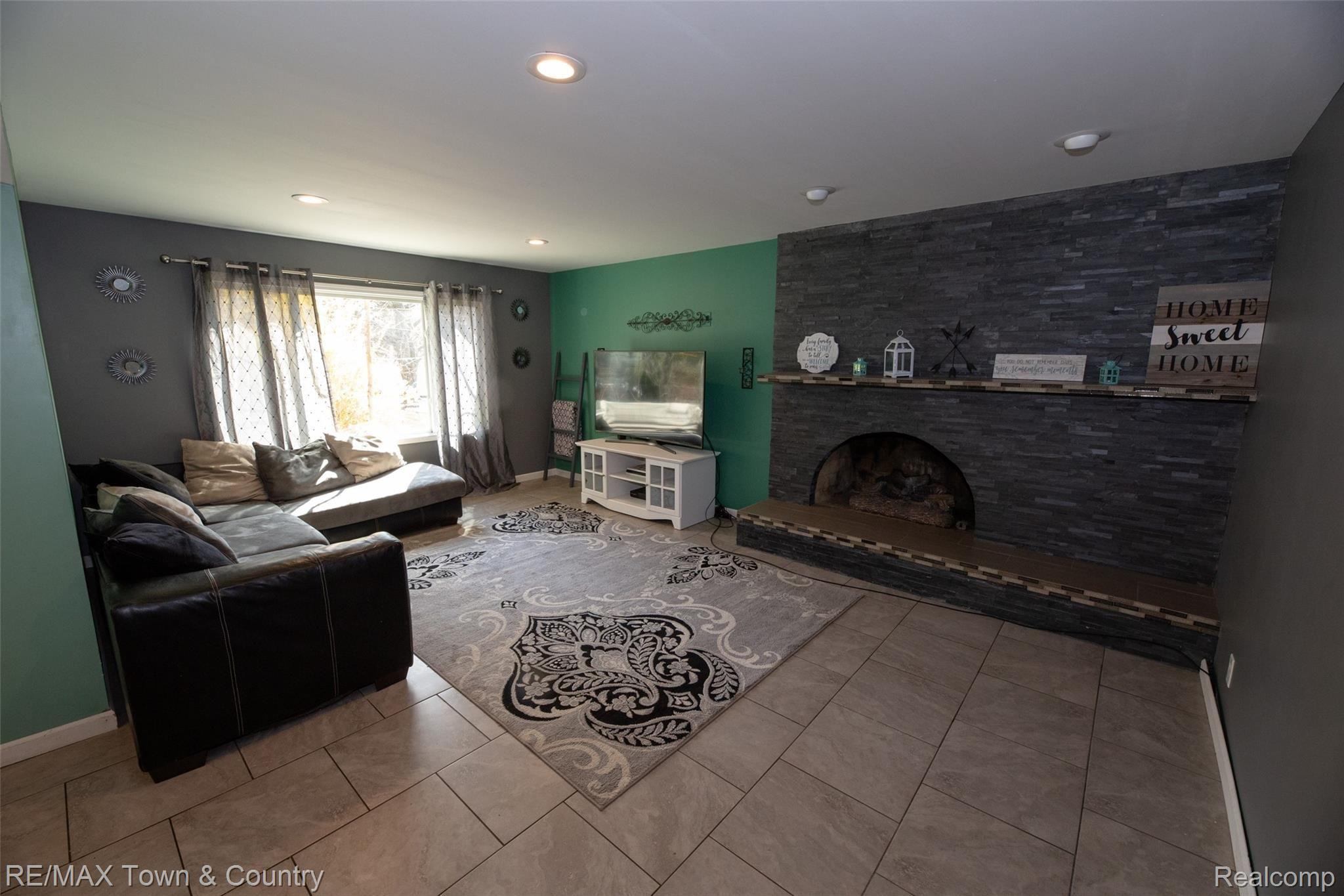 1379 Kennebec Road Grand Blanc, MI 48439 - Photo 19 of 52 19.jpg