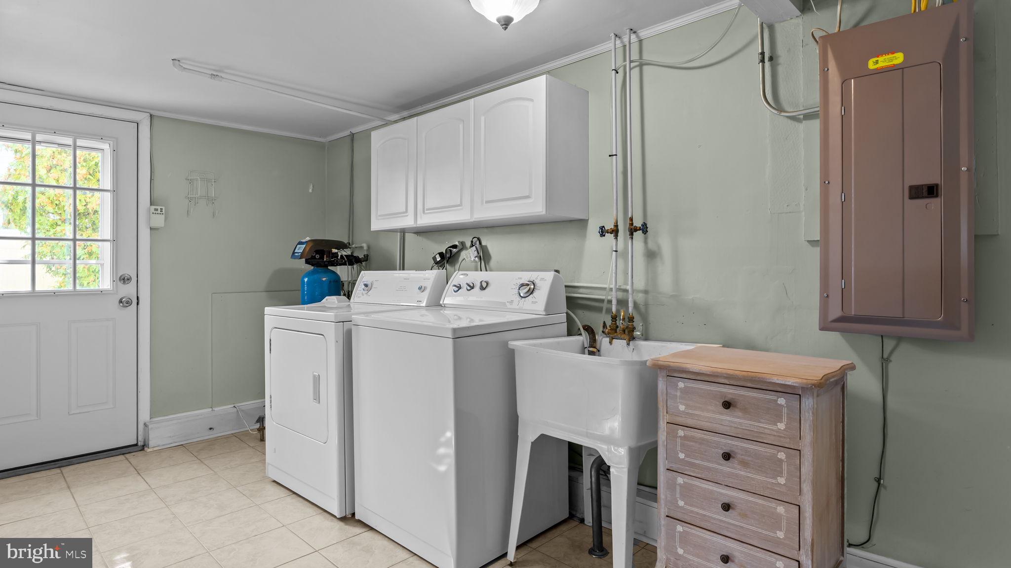 1002 Windsor Road Warminster, PA 18974 - Photo 27 of 57 a utility room with dryer and washer