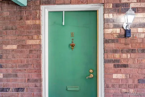 $179,900 | 425 South Geyer Road, Unit H, St. Louis, MO 63122