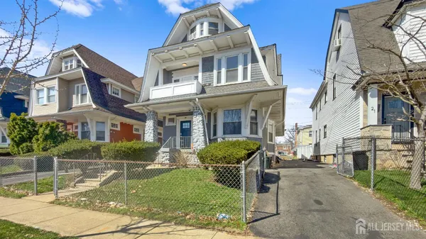 $2,700 | 19 Newfield Street, East Orange, NJ 07017