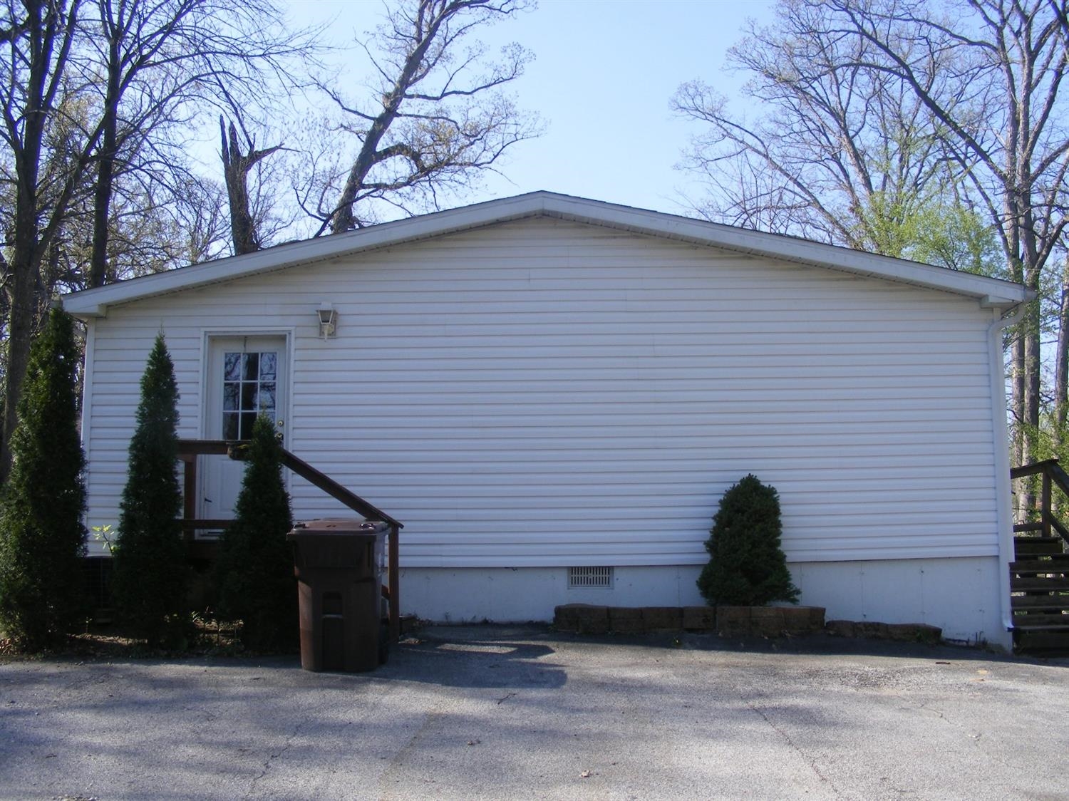 1402 Burlington Beach Road Valparaiso, IN 46383 - Photo 1 of 10 1500x1124