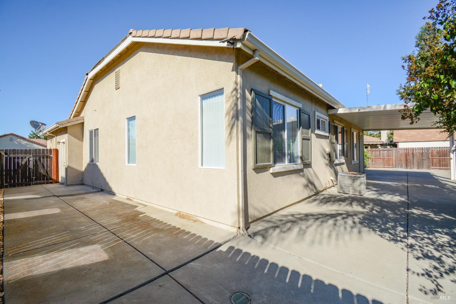 300 Rennert Way Dixon, CA 95620 - Photo 19 of 24 Gallery Image 19