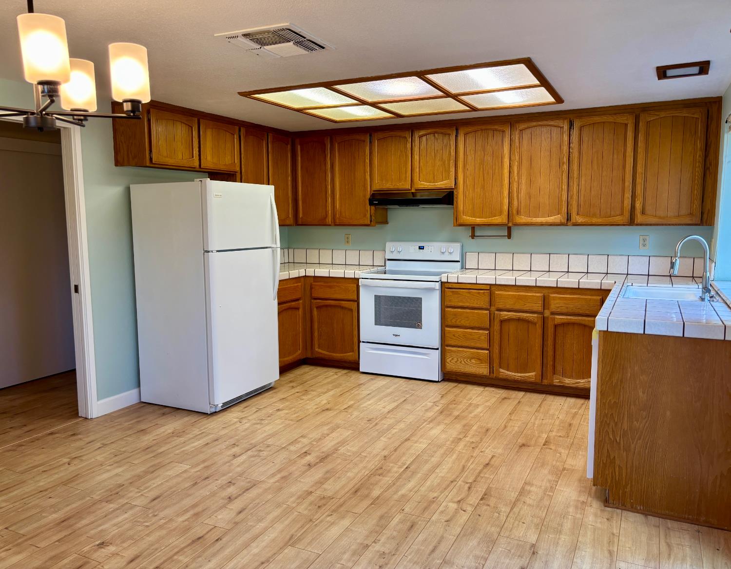 7029 Rio Cuarto Court Citrus Heights, CA 95621 - Photo 5 of 36