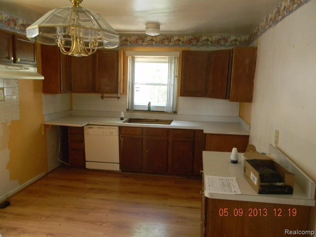 15025 Stahelin Road Detroit, MI 48223 - Photo 4 of 20 DSCN9511.JPG