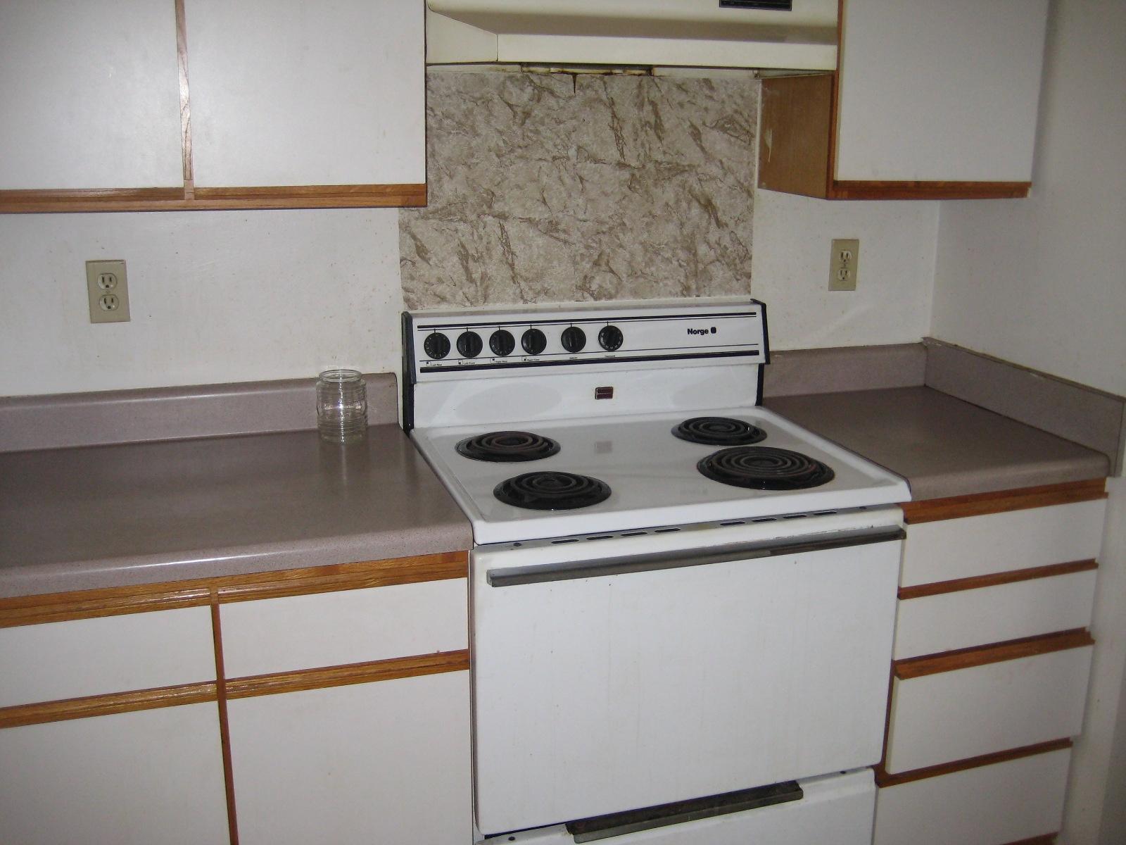 6003 Robin Road Crestview, FL 32539 - Photo 4 of 17 a close view of stove top oven