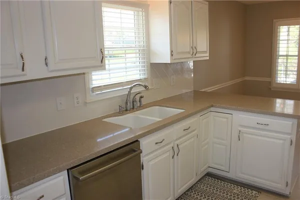 $284,900 | 4140 Willmeade Drive, Winston-Salem, NC 27127