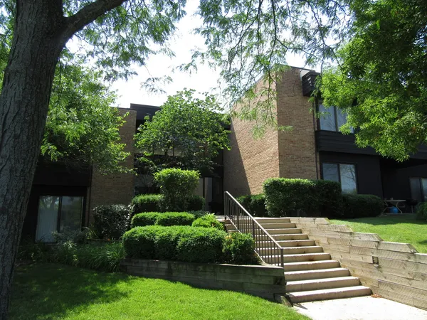 $1,995 | 1265 North Sterling Avenue, Unit 109, Palatine, IL 60067