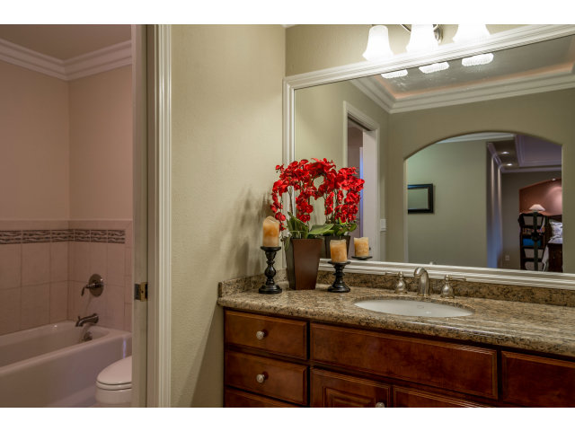 127 Clarendon Road Burlingame, CA 94010 - Photo 9 of 16 Gallery Image 9