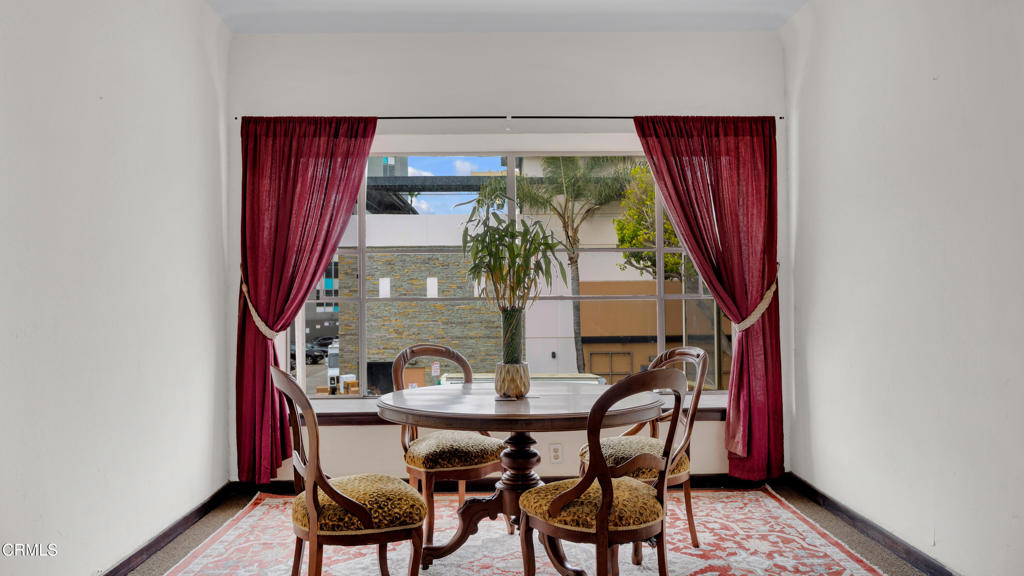 128 Lime Avenue, Unit 14 Long Beach, CA 90802 - Photo 23 of 31 a dining room with furniture and window
