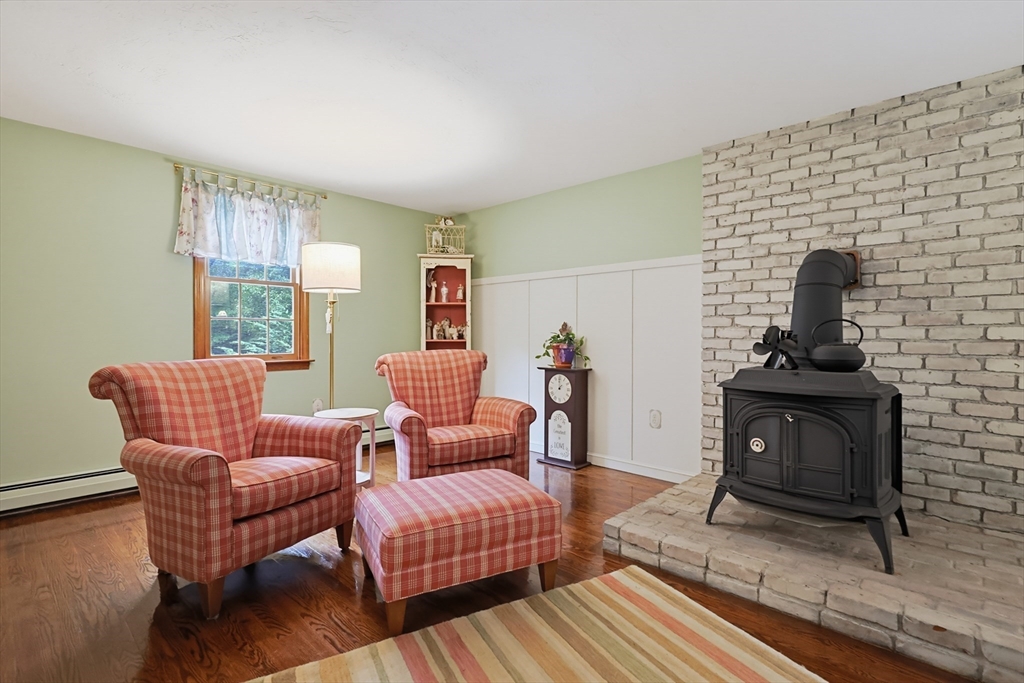 245 Albee Road Uxbridge, MA 01569 - Photo 6 of 42