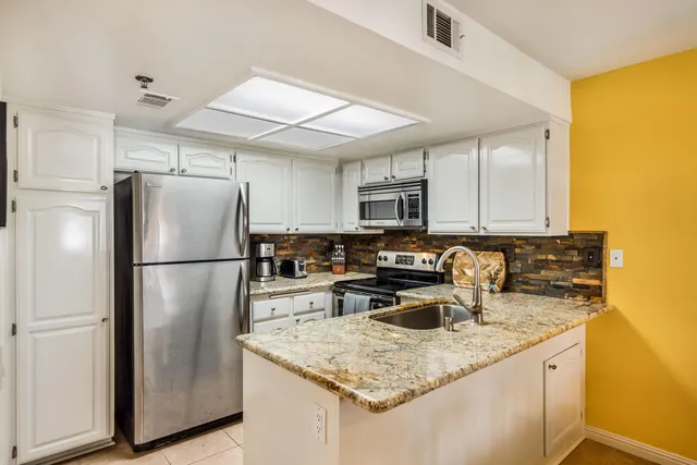 $529,000 | 500 East Amado Road, Unit 512, Palm Springs, CA 92262