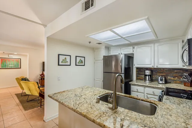 $529,000 | 500 East Amado Road, Unit 512, Palm Springs, CA 92262