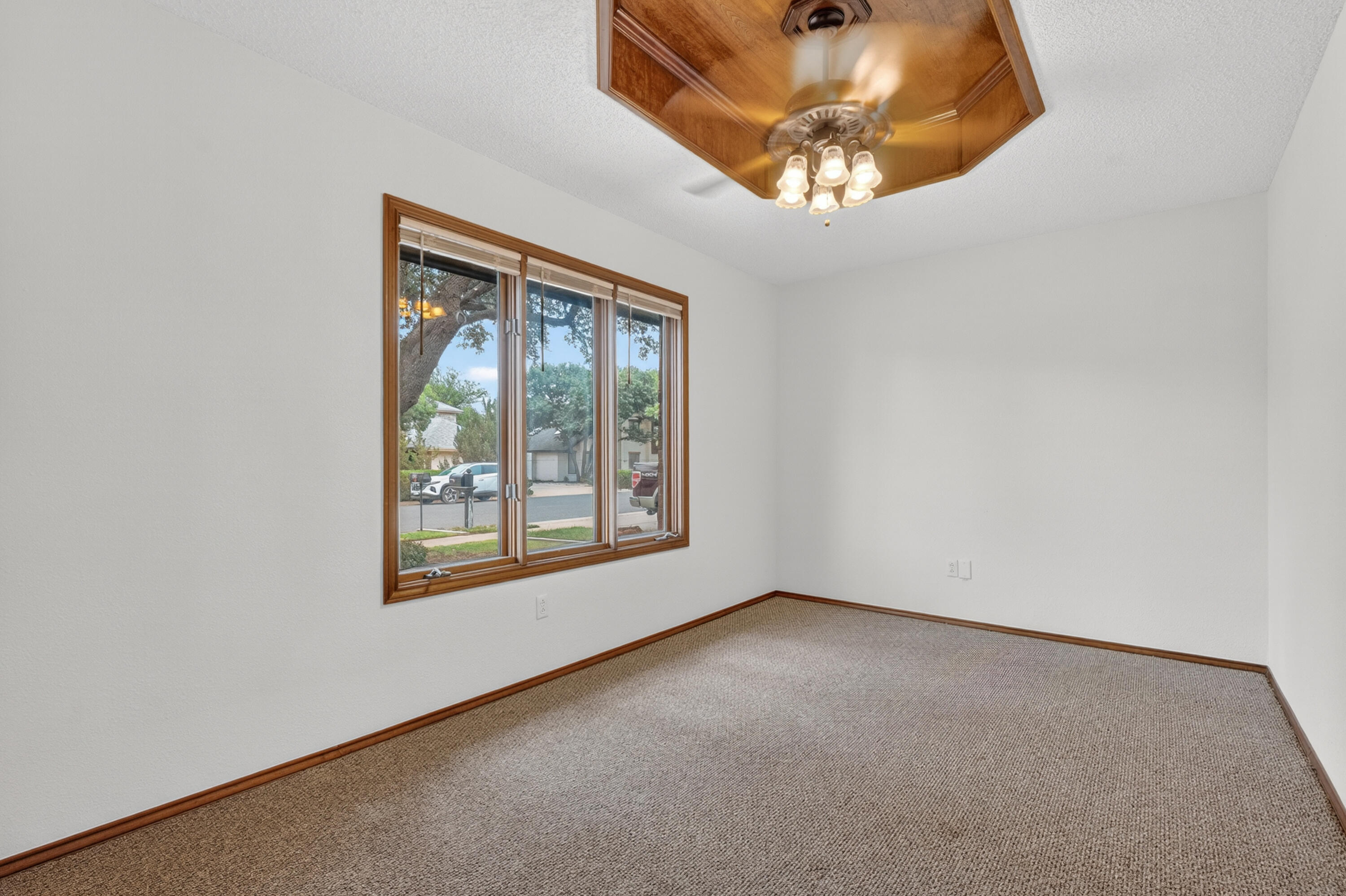 8604 Colton Avenue Lubbock, TX 79424 - Photo 4 of 28 DSC02051
