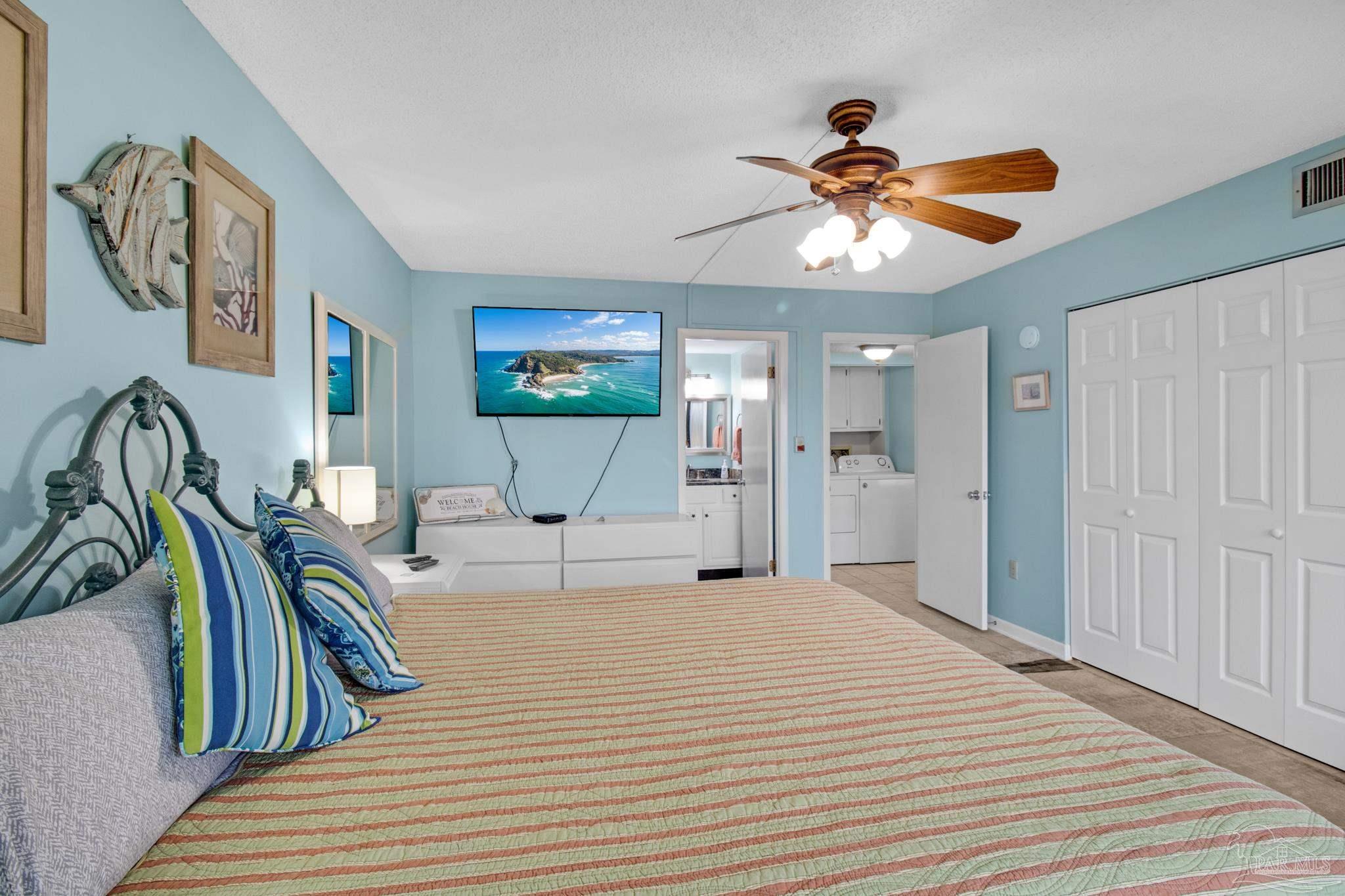 900 Fort Pickens Road, Unit 813 Pensacola Beach, FL 32561 - Photo 11 of 30 a view of a living room