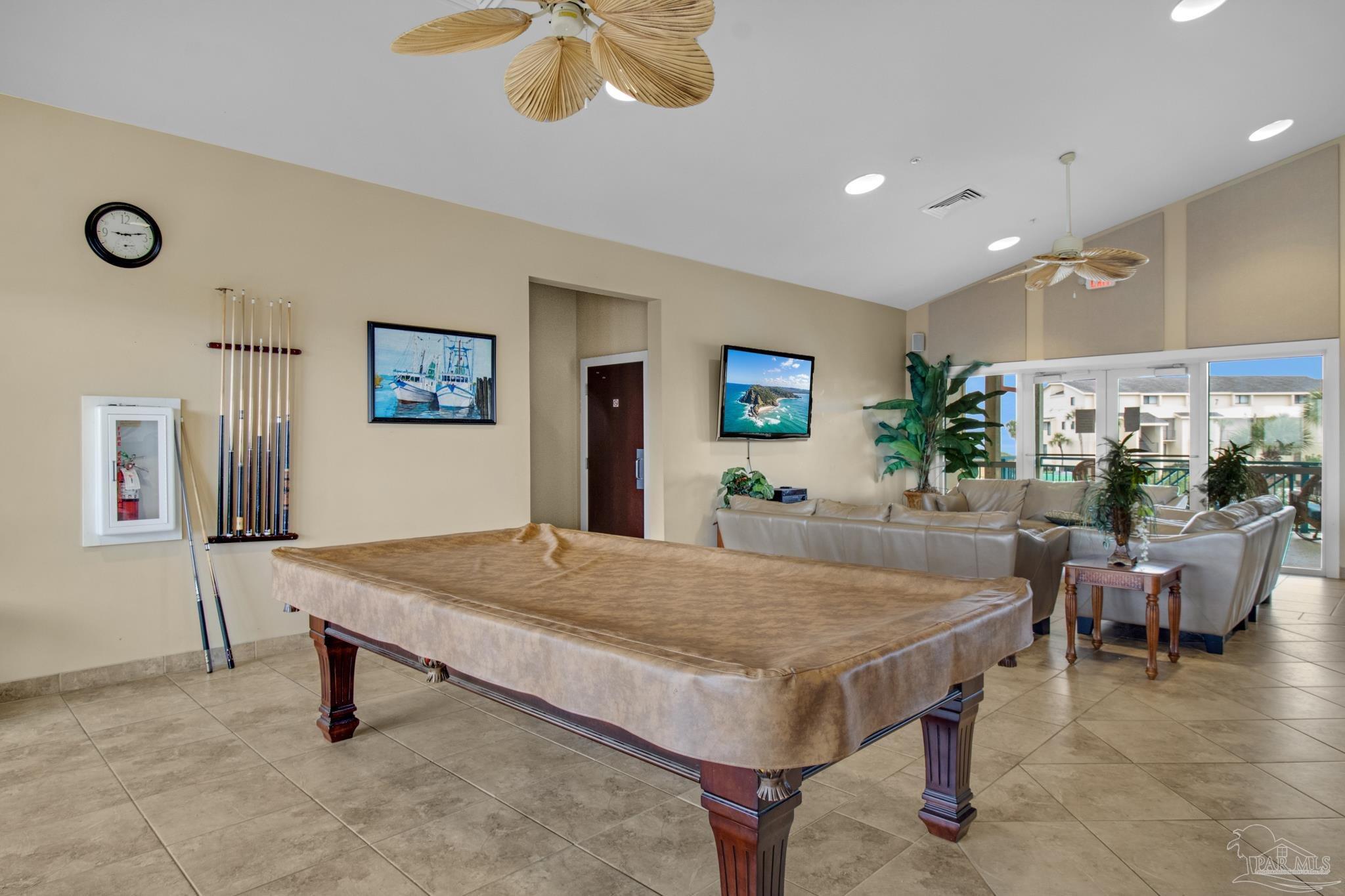 900 Fort Pickens Road, Unit 813 Pensacola Beach, FL 32561 - Photo 25 of 30 a living room with dining table
