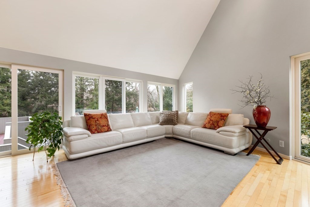 61 Hobbs Brook Road Weston, MA 02493 - Photo 4 of 28 Gallery Image 4