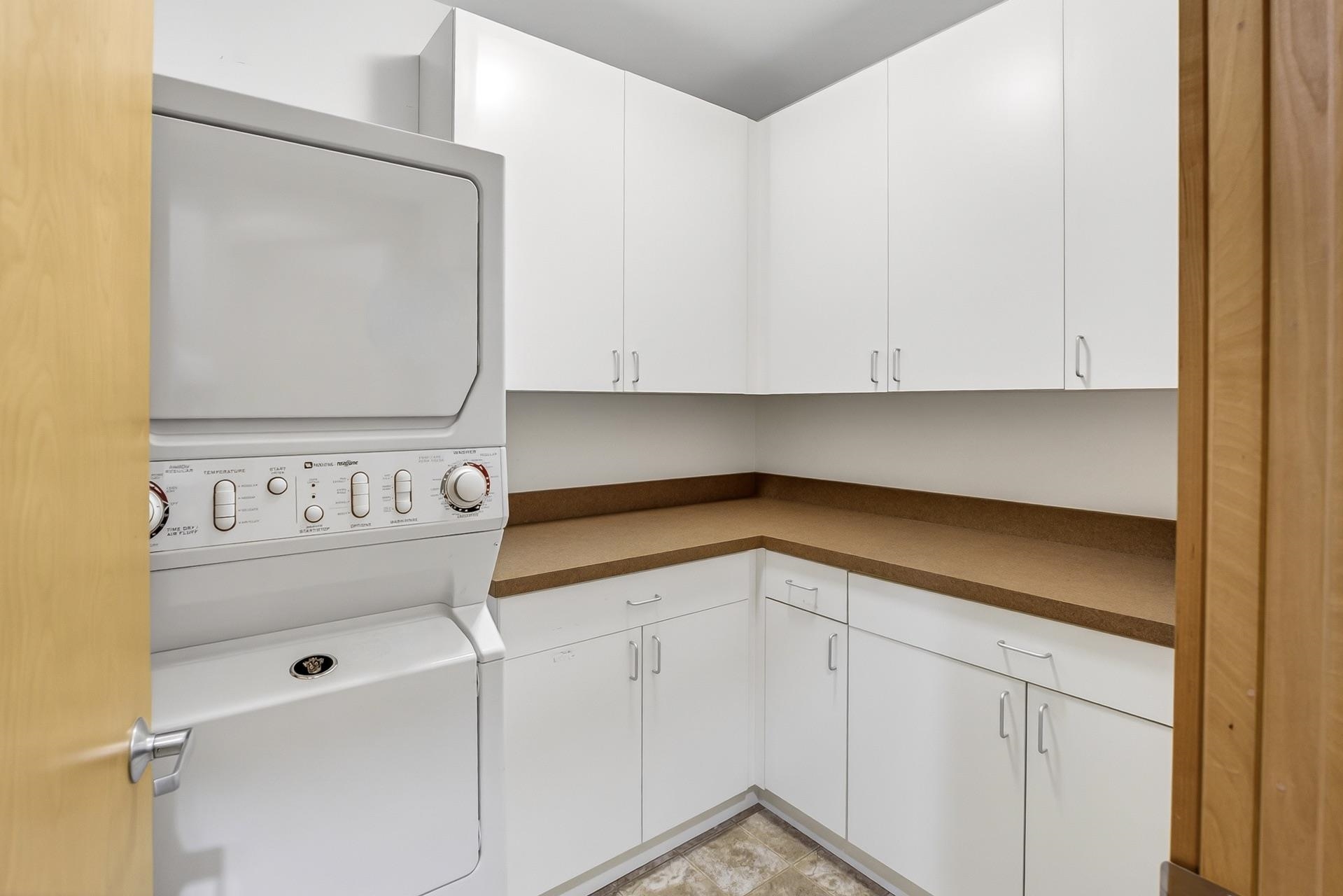 125 North Hamilton Street, Unit 806 Madison, WI 53703 - Photo 45 of 50