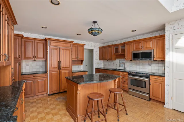 $1,250,000 | 336 West Hills Road, Huntington, NY 11746