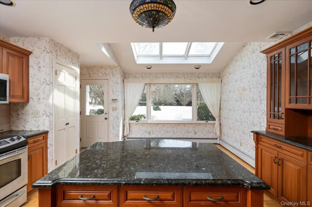 $1,250,000 | 336 West Hills Road, Huntington, NY 11746