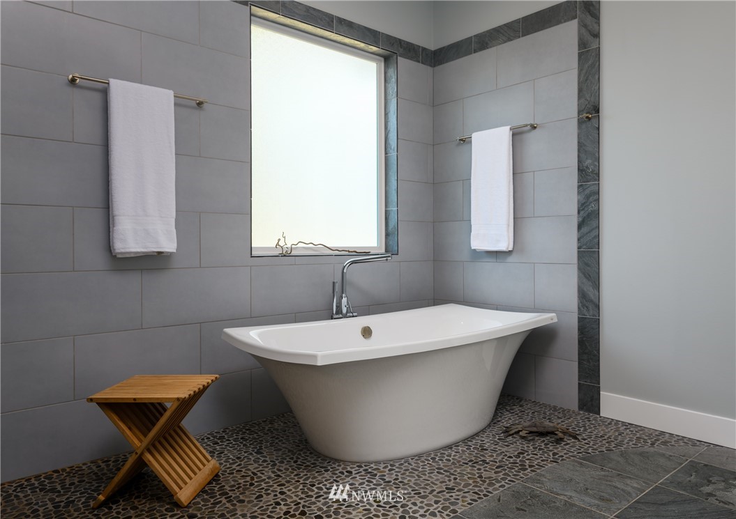 14975-14977 Gibralter Road Anacortes, WA 98221 - Photo 19 of 40 Gallery Image 19