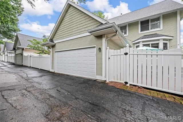 $495,000 | 1139 Hawken Place, Webster Groves, MO 63119