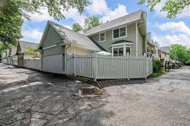 $495,000 | 1139 Hawken Place, Webster Groves, MO 63119