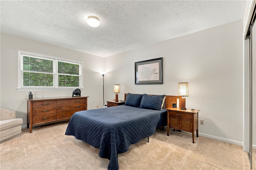 7 Woodbridge Circle Anderson, SC 29621 - Photo 14 of 26 Plush carpeting and wide windows define this comfortable bedroom space.