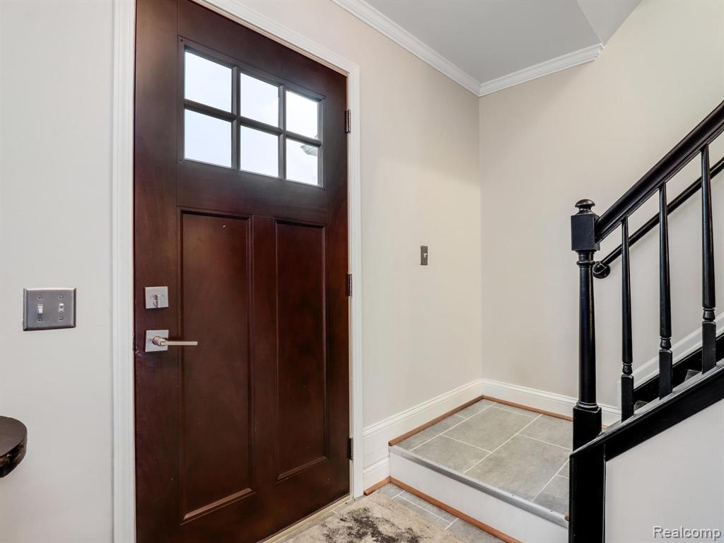 1686 Ridgecrest Rochester Hills, MI 48306 - Photo 2 of 19