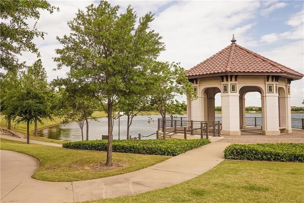 602 Arbol Irving, TX 75039 - Photo 36 of 38 a front view of a house with garden
