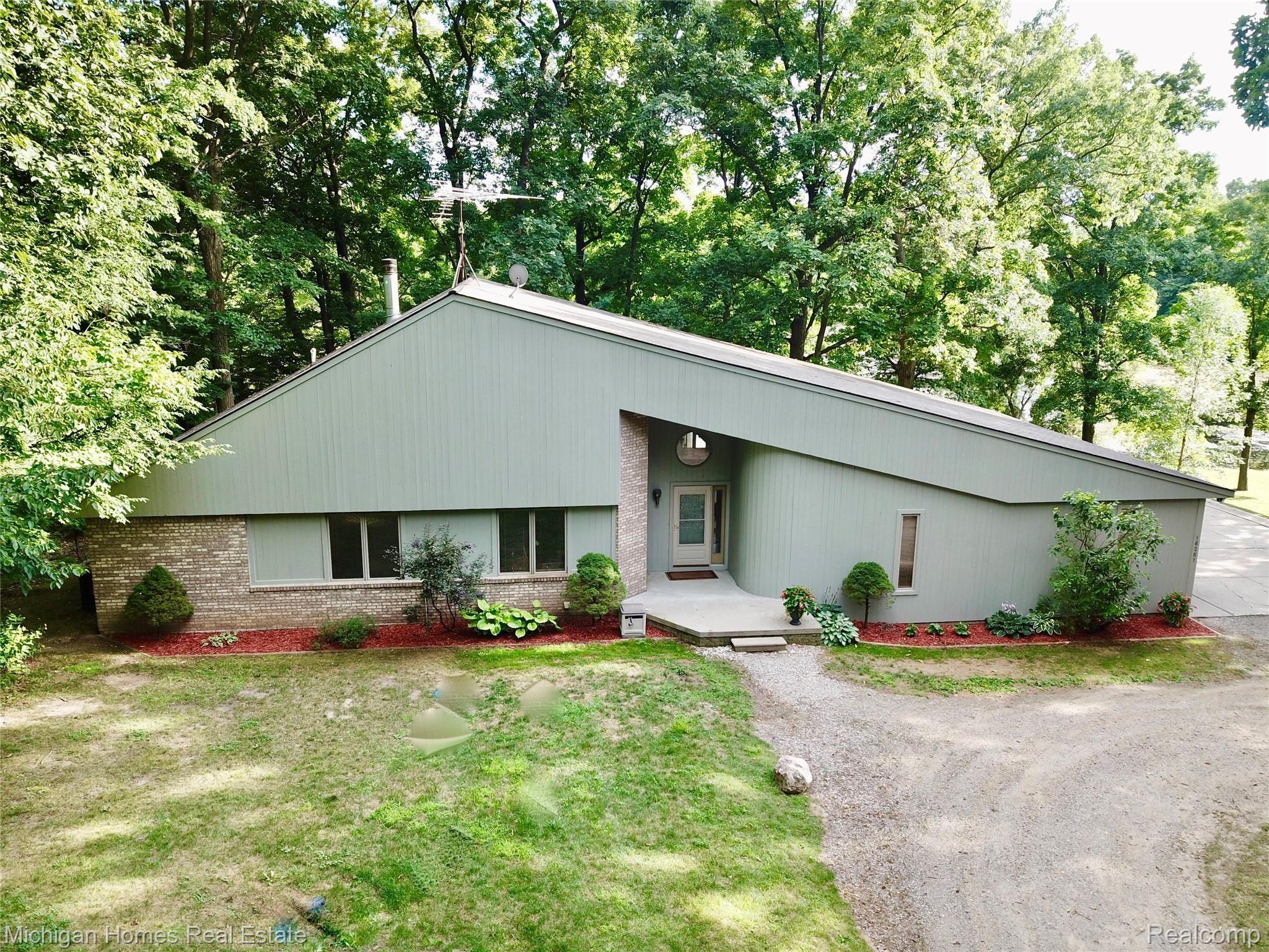 16281 Worden Road Holly, MI 48442 - Photo 31 of 37 Welcome to 16281 Worden Rd!