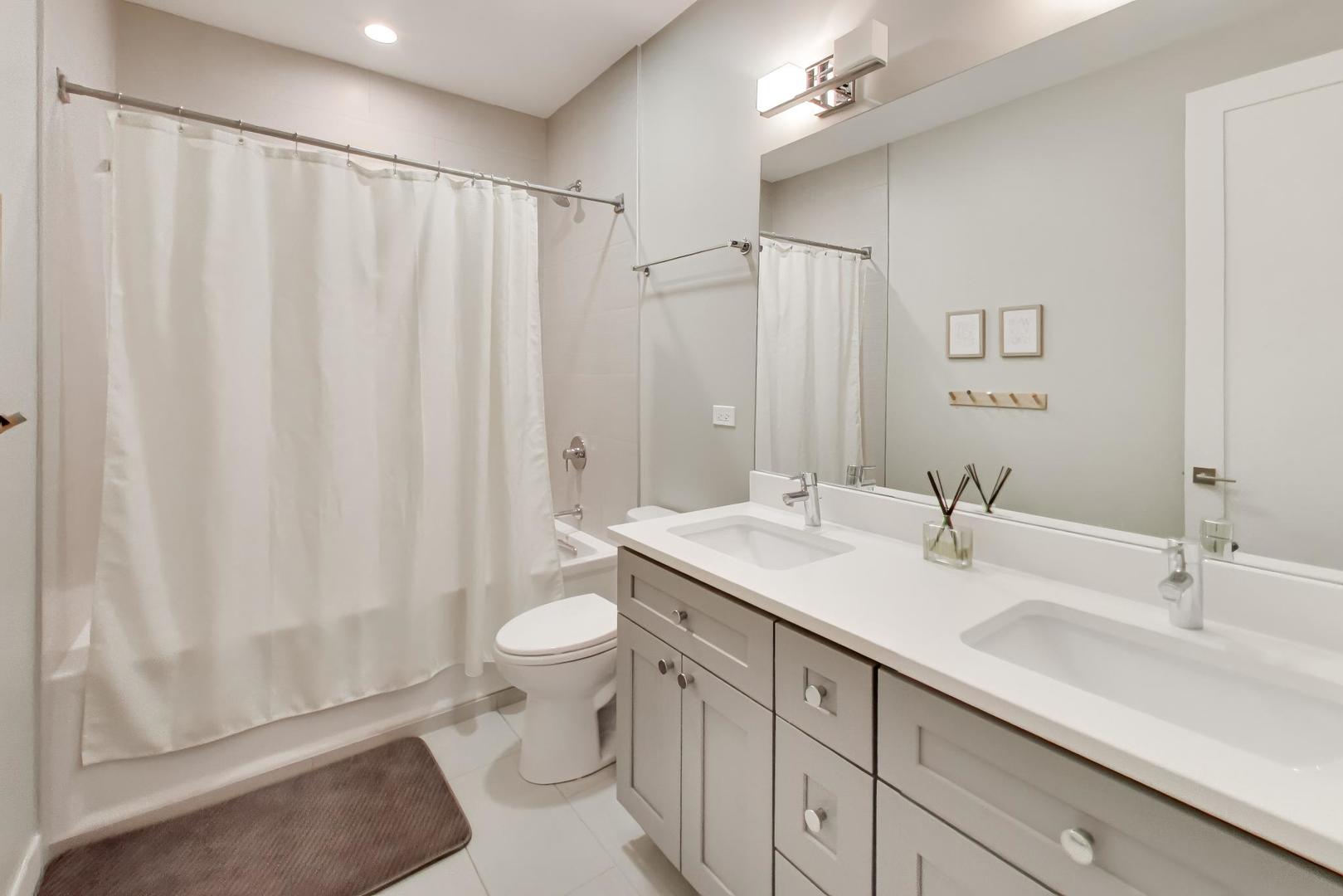 2140 West Rice Street, Unit 2E Chicago, IL 60622 - Photo 23 of 33 Gallery Image 23