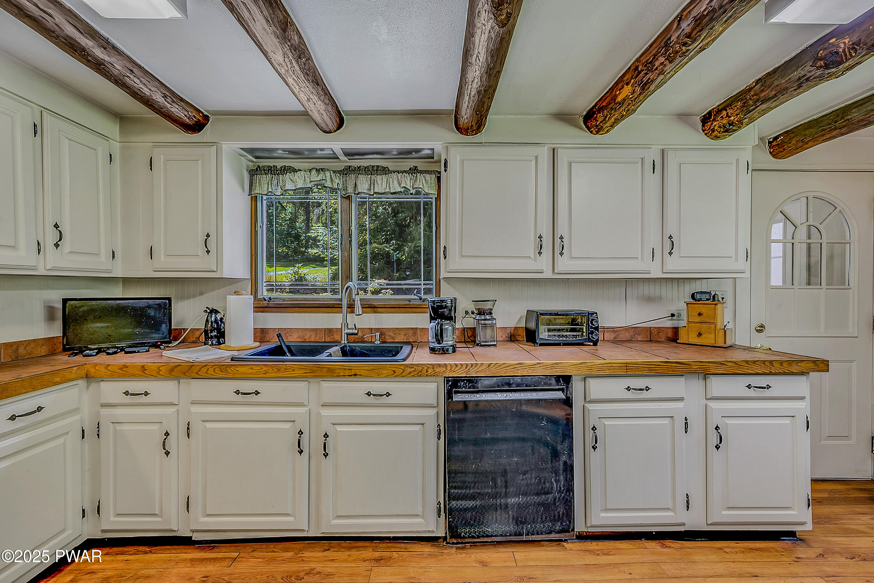 68 Sterling Road Newfoundland, PA 18445 - Photo 16 of 49 Kitchen