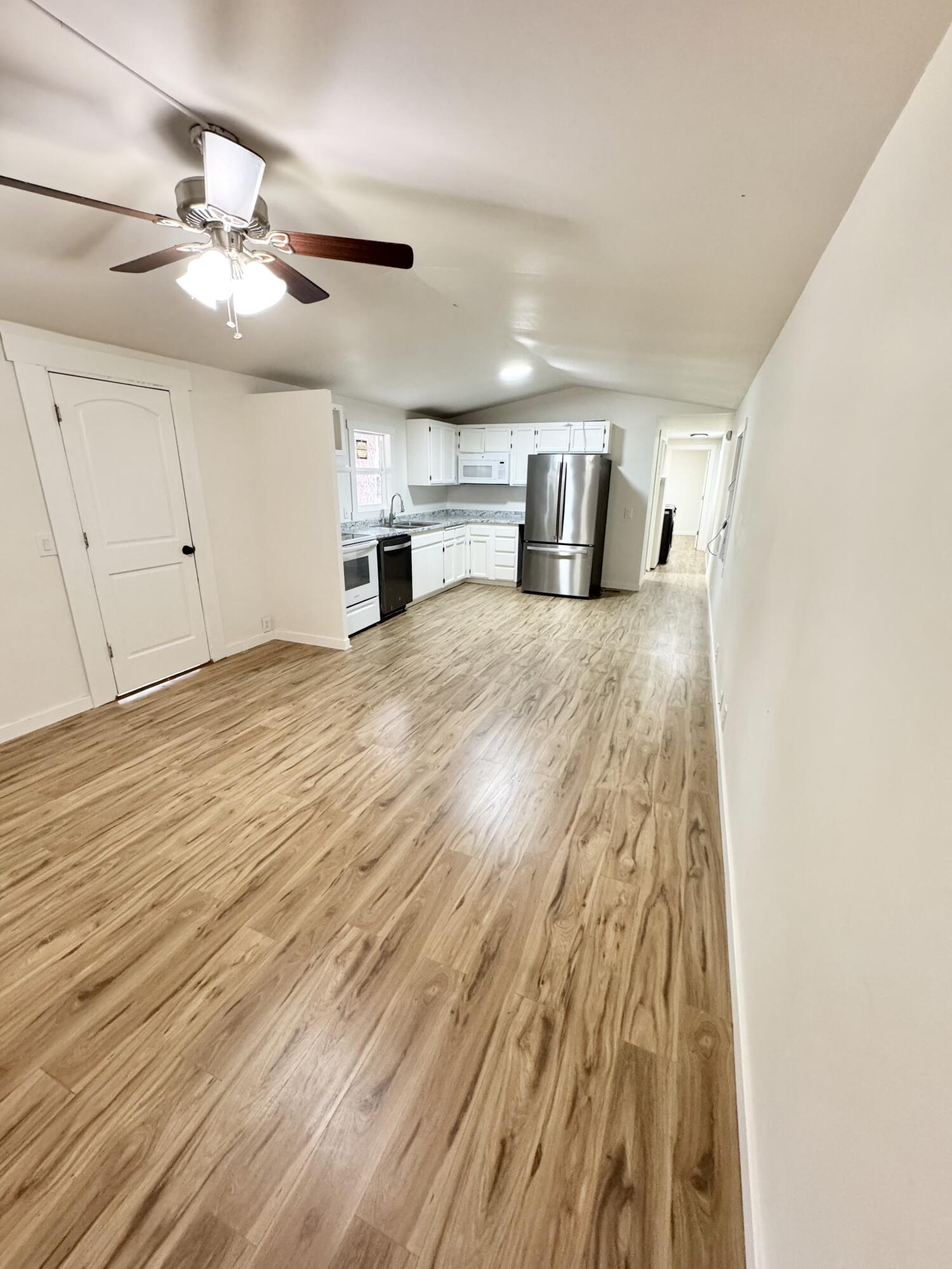 61000 Brosterhous Road, Unit 574 Bend, OR 97702 - Photo 28 of 28 Open floor plan kitchen living room