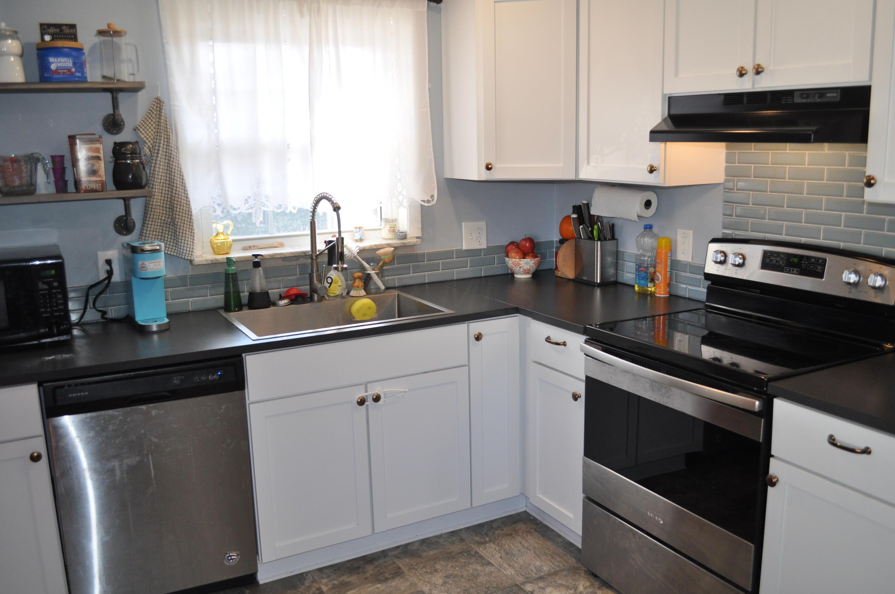 3386 Eakin Road Columbus, OH 43204 - Photo 4 of 31 Kitchen