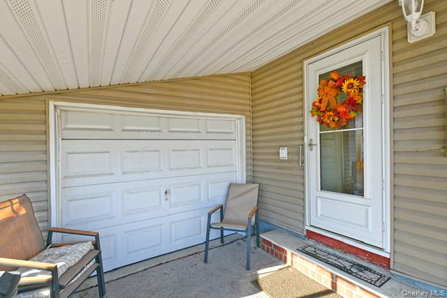 122 Miller Road Hicksville, NY 11801 - Photo 4 of 27