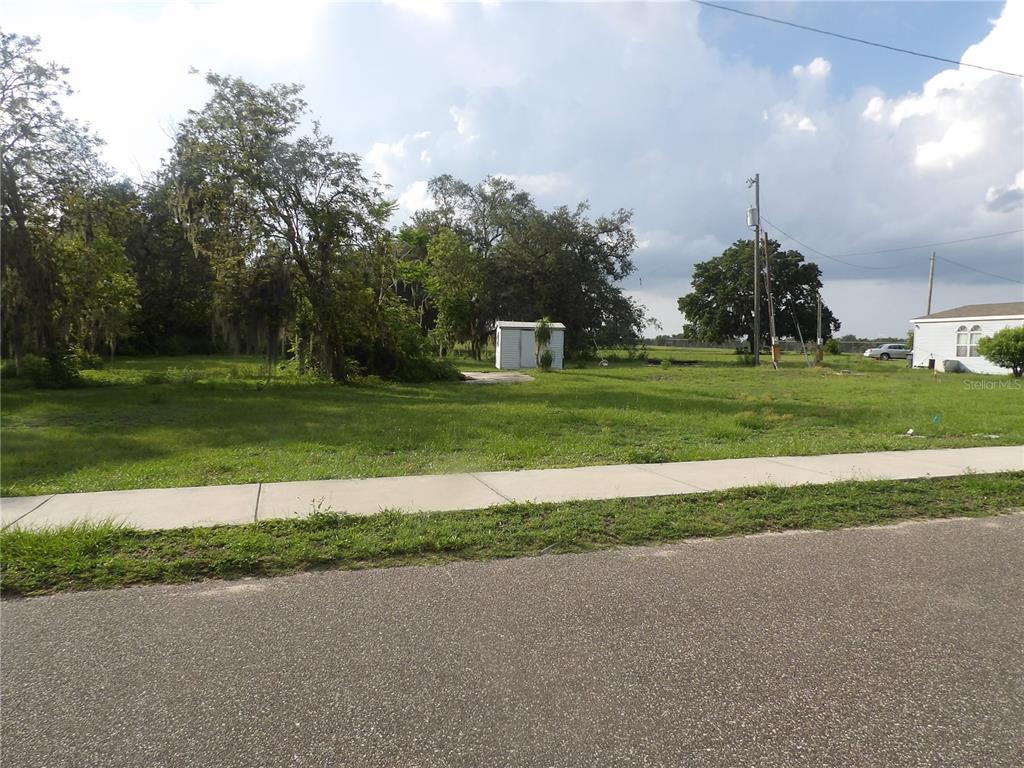 2817 Richardson Road Bartow, FL 33830 - Photo 2 of 4 a front view of a house and a yard