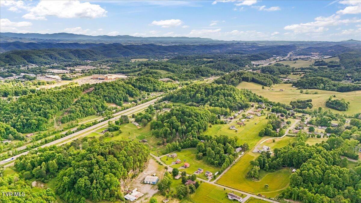 23208 Clayman Valley Road, Unit 2 Bristol, VA 24202 - Photo 12 of 20 04-DJI_20260514182356_0471_D