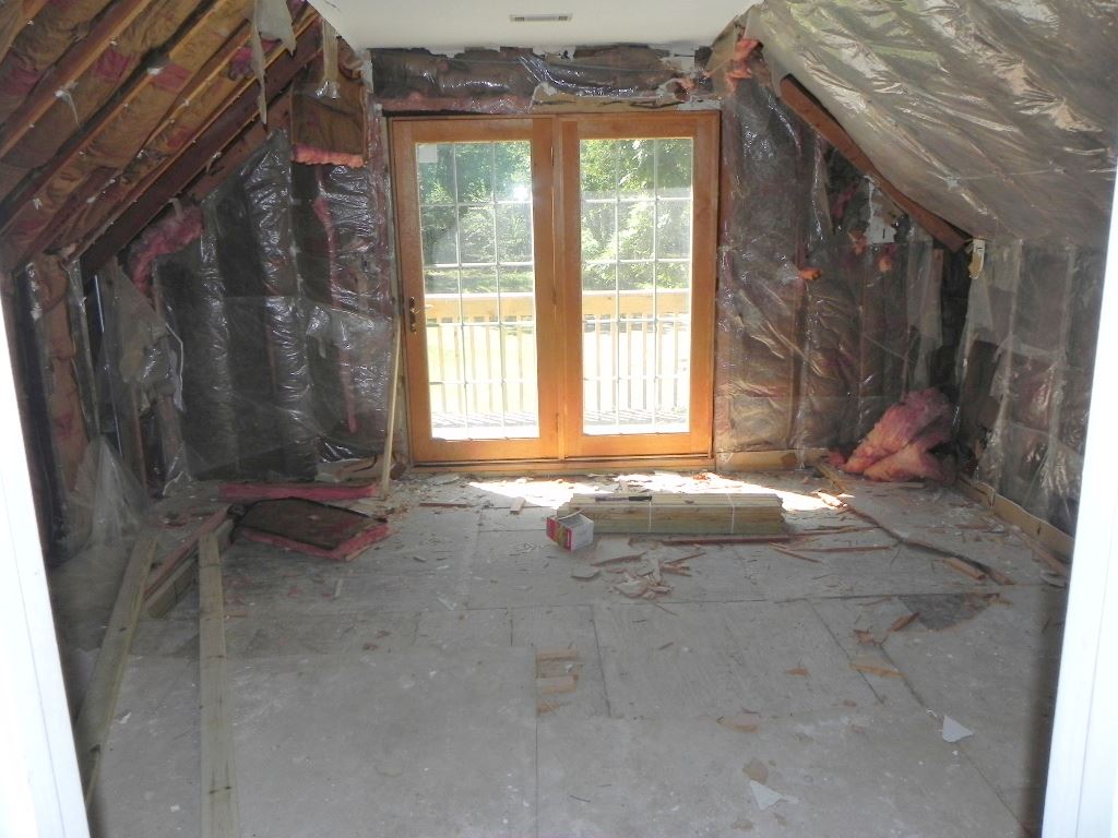 2024 Hillsdown Road Lake Summerset, IL 61019 - Photo 5 of 8 a view of an empty room with a window