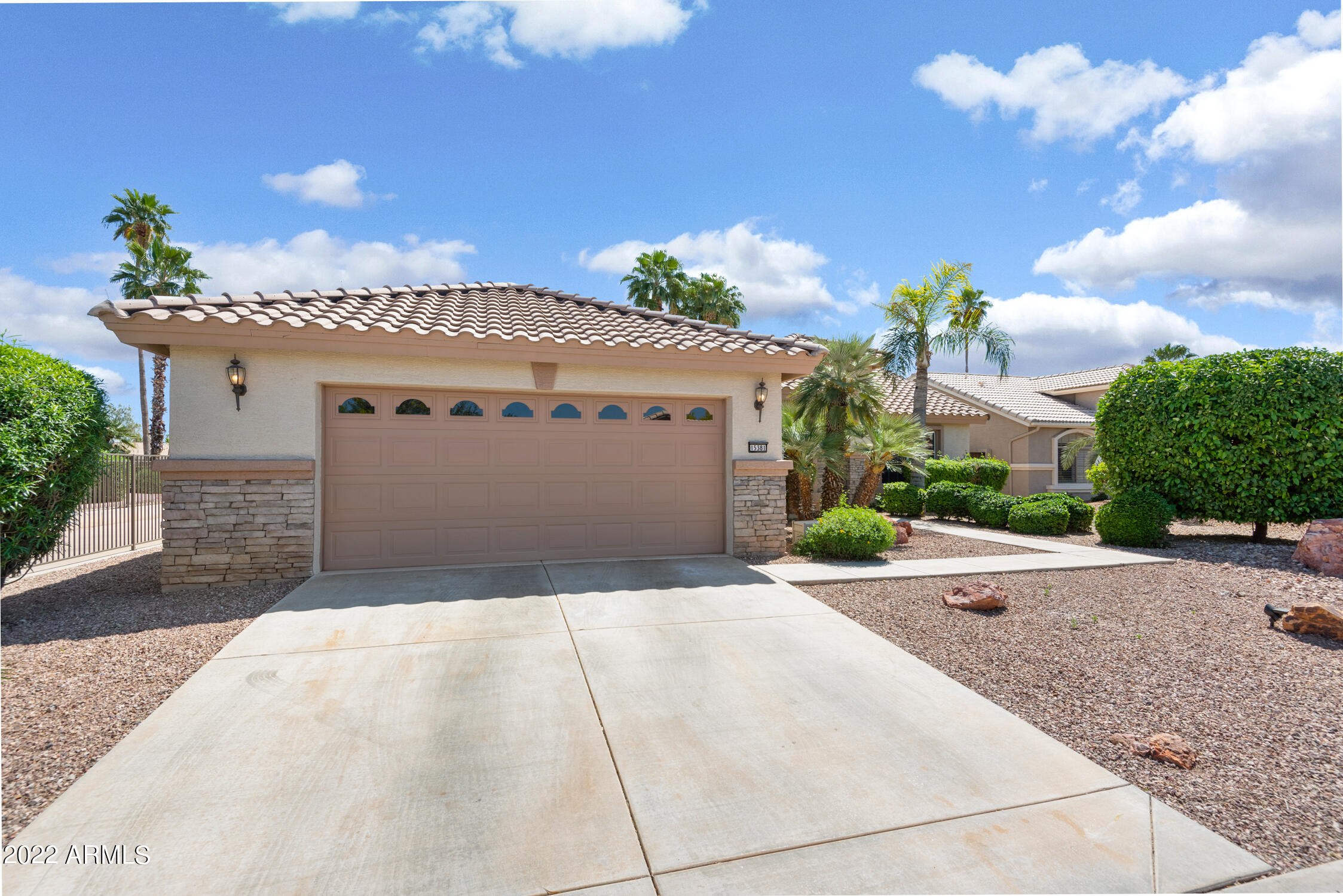 15381 Piccadilly Road Goodyear, AZ 85395 - Photo 3 of 32 Front-of-Home (19)