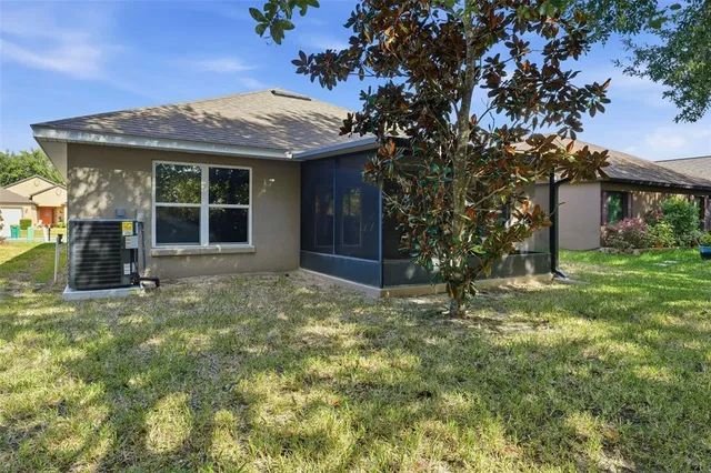 a view of a house with backyard and garden