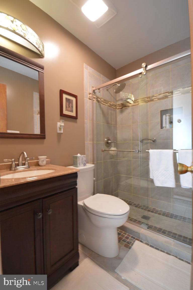 7809 Ontario Road Gainesville, VA 20155 - Photo 17 of 27 Updated Hall Bath