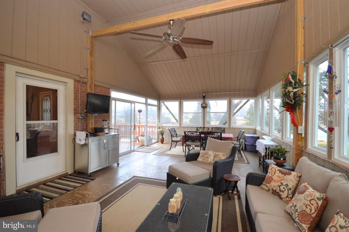 7809 Ontario Road Gainesville, VA 20155 - Photo 24 of 27 3 Seasons Porch