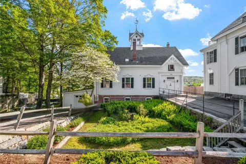 $850,000 | 11 Highland Street, Meredith, NH 03253