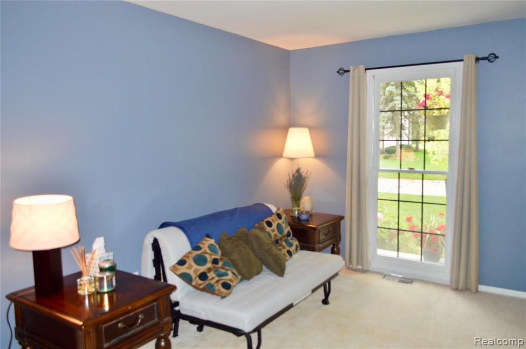 35472 Fredericksburg Road Farmington Hills, MI 48331 - Photo 11 of 28