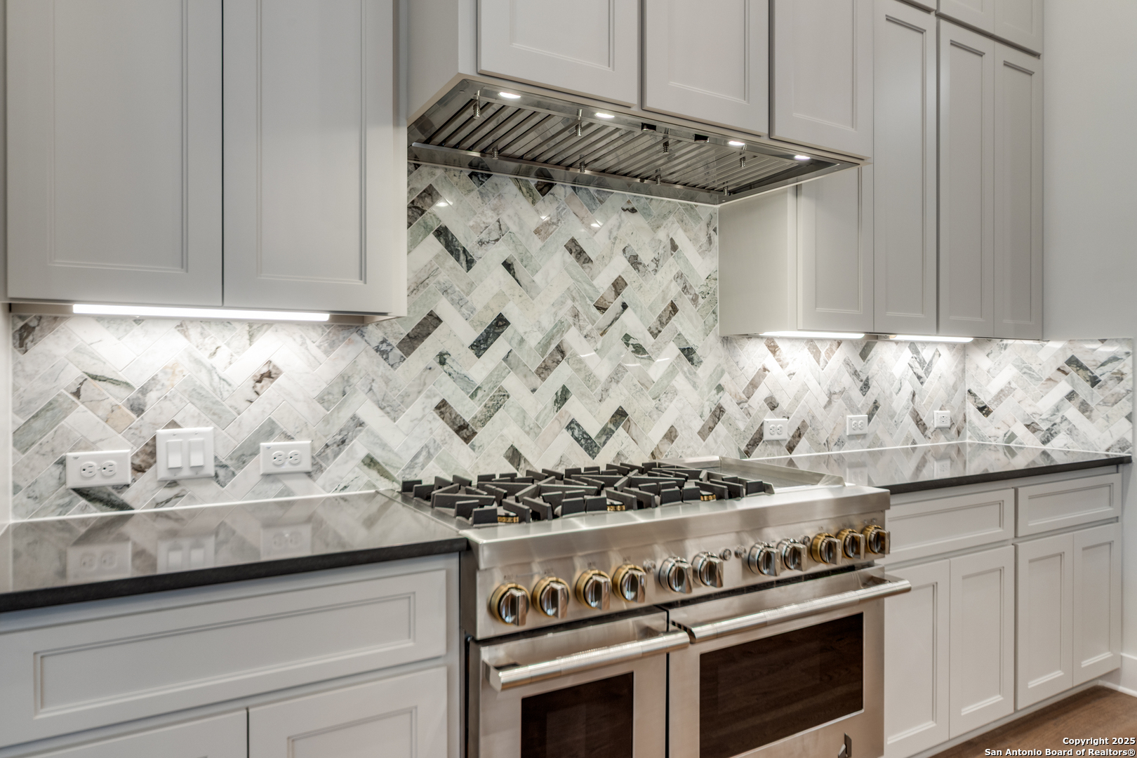 193 Ranch Heights Boerne, TX 78015 - Photo 10 of 29 a kitchen with granite countertop a stove and a white cabinets