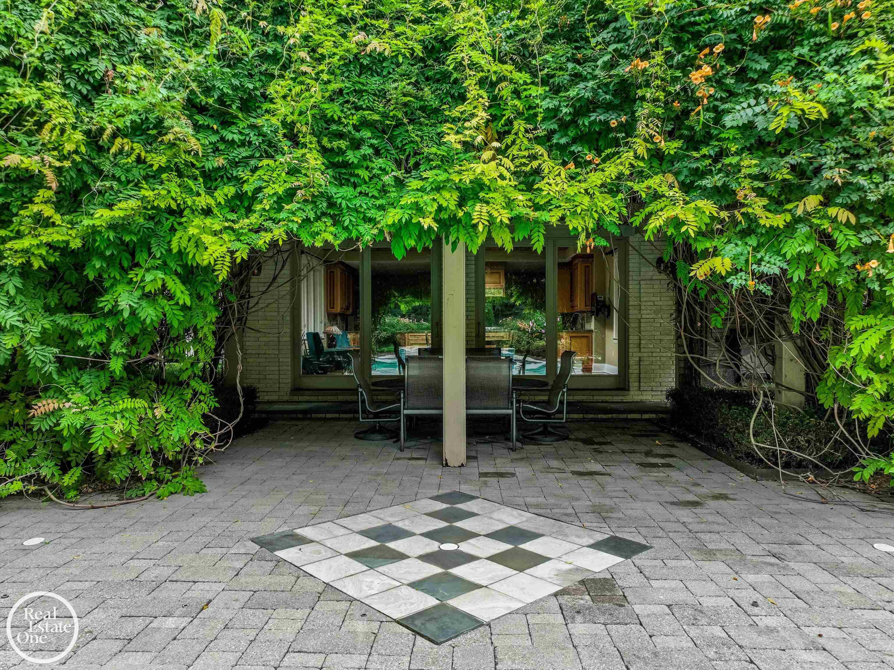 583 Lake Shore Road Grosse Pointe Shores, MI 48236 - Photo 73 of 92
