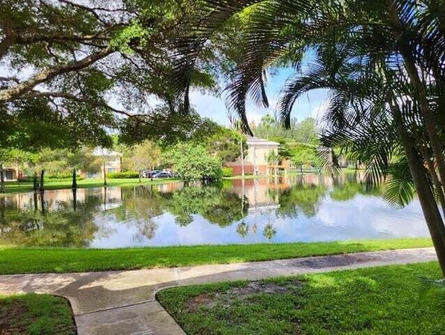4159 Haverhill Road, Unit 1307 West Palm Beach, FL 33417 - Photo 11 of 14 a view of a park