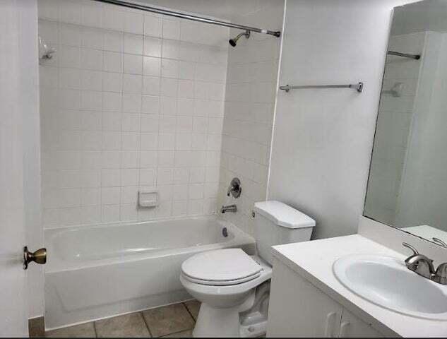 4159 Haverhill Road, Unit 1307 West Palm Beach, FL 33417 - Photo 6 of 14 a bathroom with a toilet sink and shower